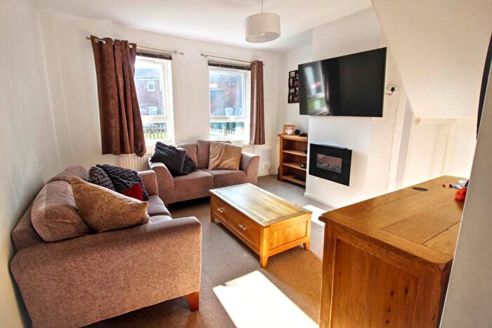 2 Bedroom House To Rent In Frome Close, Aylesbury, HP21