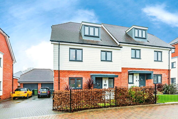 4 Bedroom Semi Detached House For Sale In Vantage Copse, Bursledon, Southampton, Hampshire, SO31
