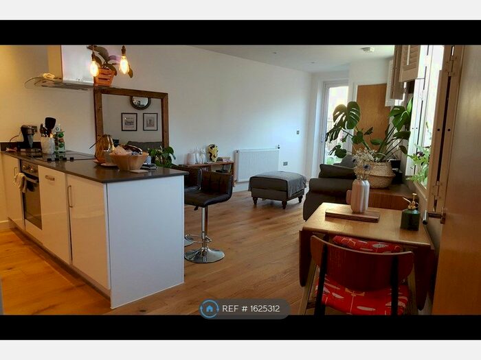 2 Bedroom Flat To Rent In Blackwall Lane, London, SE10