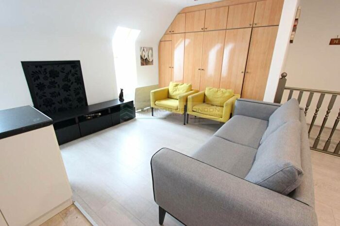 1 Bedroom Apartment To Rent In Heddon Court Parade, Barnet, EN4