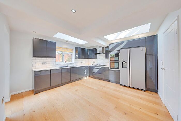3 Bedroom Detached House For Sale In Marsden Way, Orpington, BR6