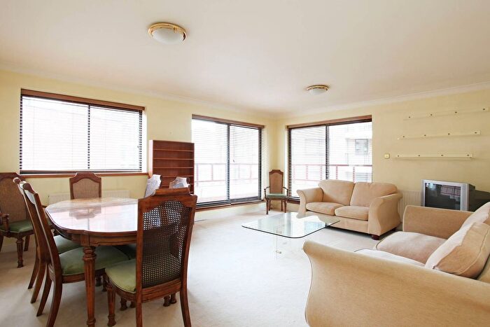 3 Bedroom Flat To Rent In Windsor Way, Brook Green, London, W14
