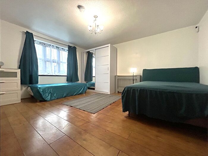 2 Bedroom Flat To Rent In Portland Road, Seven Sisters, London, N15
