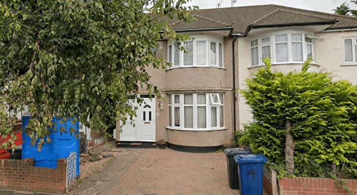 2 Bedroom Flat To Rent In Stanley Avenue, Greenford, UB6