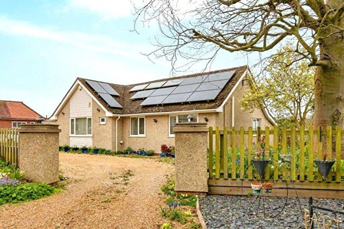 4 Bedroom Bungalow For Sale In Mill Loke, Horning, Norwich, Norfolk, NR12