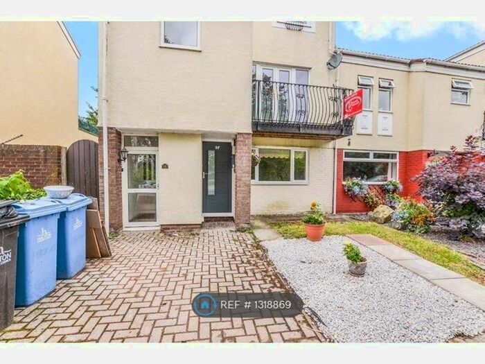 2 Bedroom Flat To Rent In Marina Village, Preston Brook, Runcorn, WA7