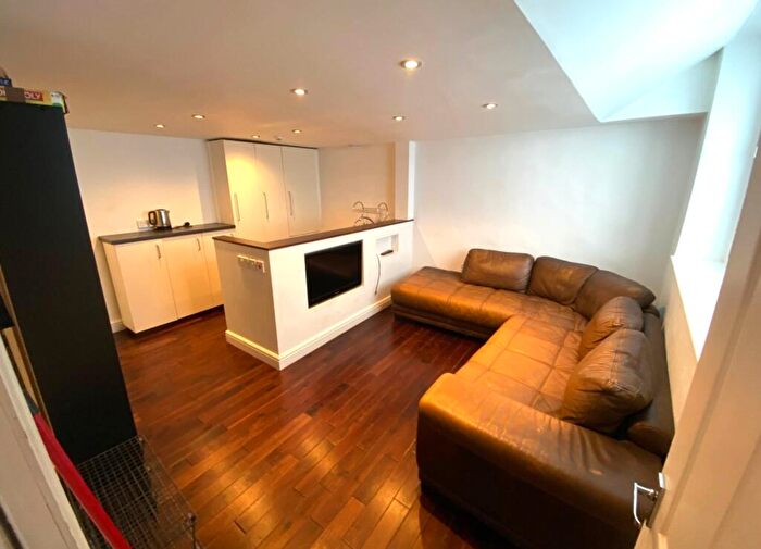 3 Bedroom Flat To Rent In Berkeley Place, Bristol, BS8