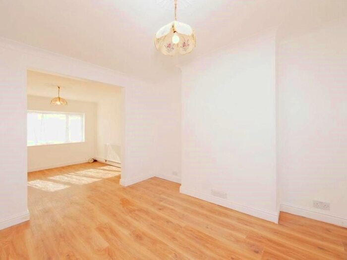 2 Bedroom Flat To Rent In Wilmington Square, London, WC1X