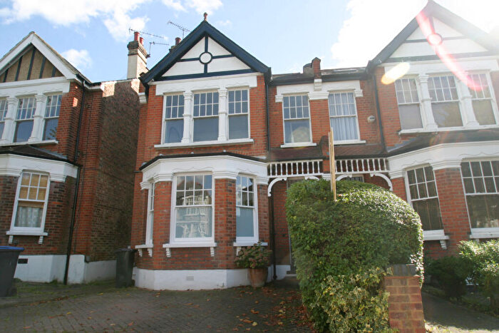 2 Bedroom Flat To Rent In Lakeside Road, Palmers Green, N13