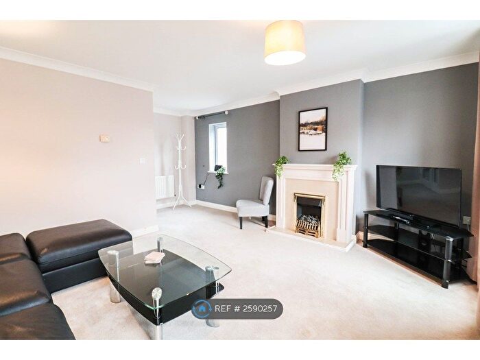 4 Bedroom Detached House To Rent In Arklay Close, Uxbridge, UB8