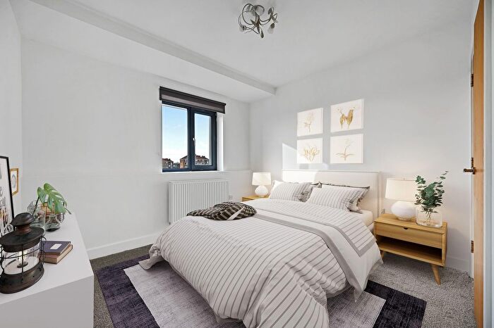 1 Bedroom Flat For Sale In London Road, Mitcham, CR4