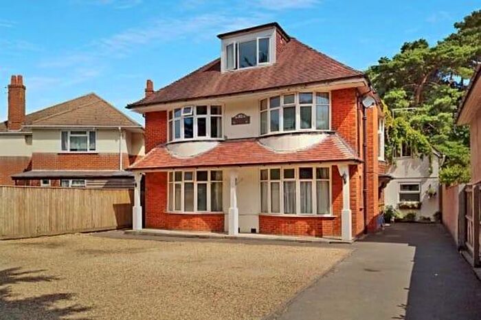 2 Bedroom Ground Flat To Rent In Queens Park Avenue, Bournemouth, Dorset, BH8