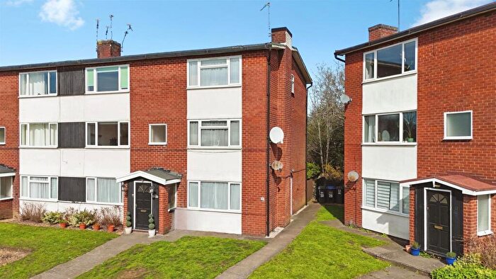 2 Bedroom Apartment For Sale In Fairlawn Close Leamington Spa, CV32