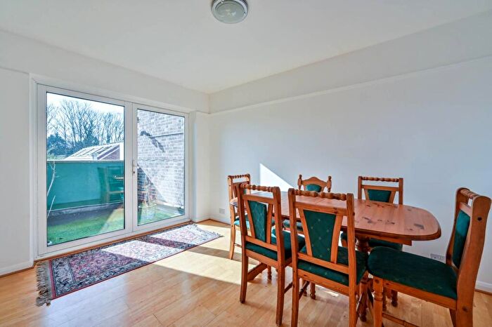 4 Bedroom Flat For Sale In Ewell Road, Surbiton, KT6