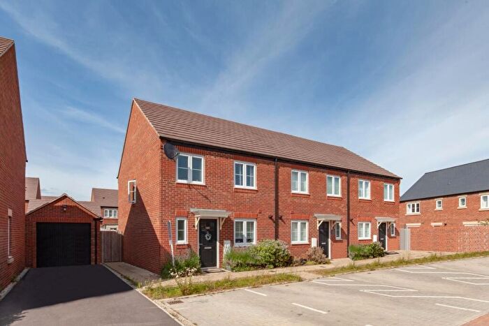 3 Bedroom End Of Terrace House For Sale In Broad Way, Upper Heyford, Bicester, OX25