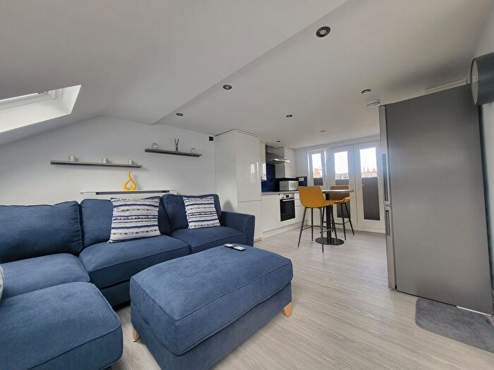 1 Bedroom Flat To Rent In Gordon Road, Ealing, W13