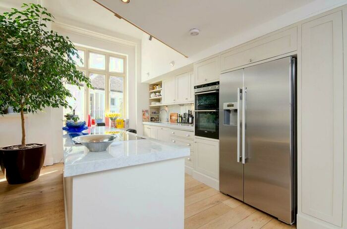 3 Bedroom Flat To Rent In West Street, Harrow On The Hill, Harrow, HA1