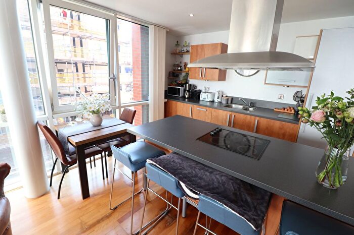 2 Bedroom Flat For Sale In Canal Square, Birmingham, B16