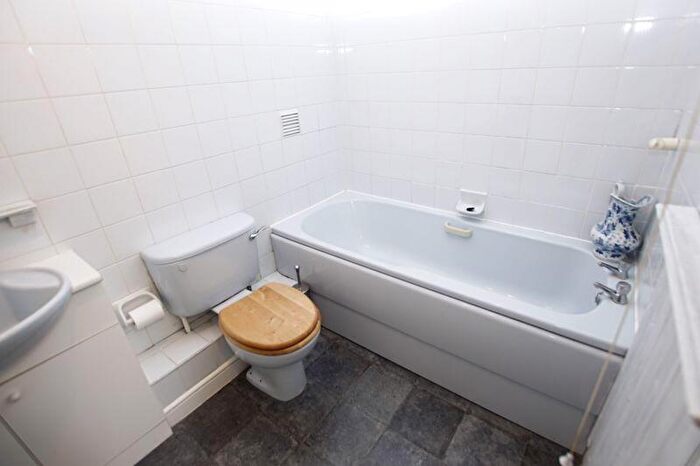 2 Bedroom Character Property For Sale In North Street, Gosport, PO12