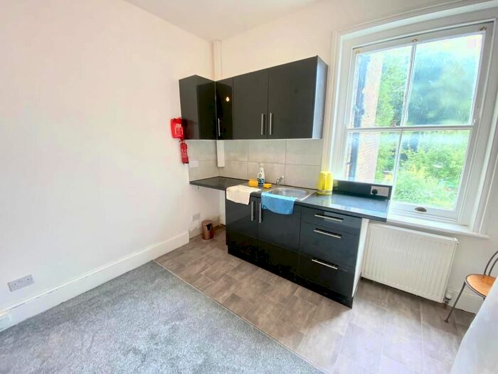 Studio To Rent In Umfreville Road, London, N4