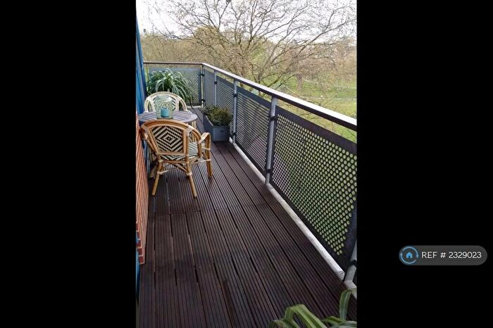 2 Bedroom Flat To Rent In Leamore Court, London, E2