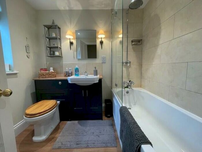 2 Bedroom Bungalow To Rent In Manor Road, Wantage, OX12