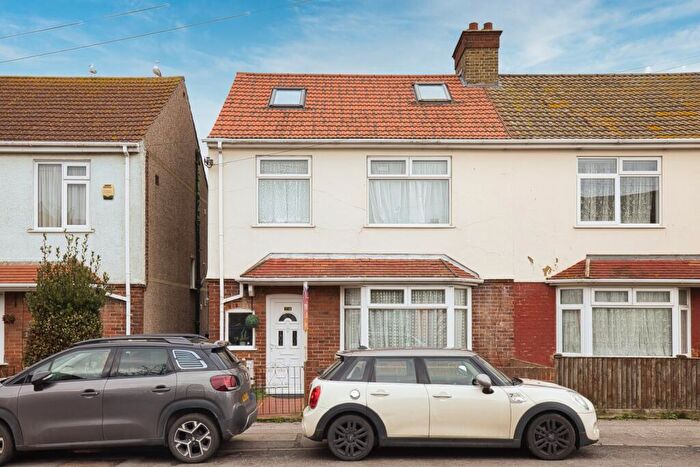 4 Bedroom Semi Detached House For Sale In Westover Road, Broadstairs, CT10