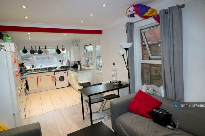 6 Bedroom Terraced House To Rent In Tennyson Road, Southampton, SO17