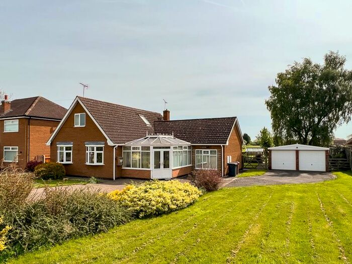 4 Bedroom Detached Bungalow For Sale In Marsh Lane, Winteringham, DN15