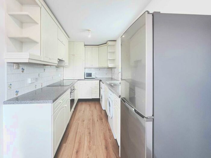 2 Bedroom Flat To Rent In Eaton Drive, Kingston Upon Thames, KT2