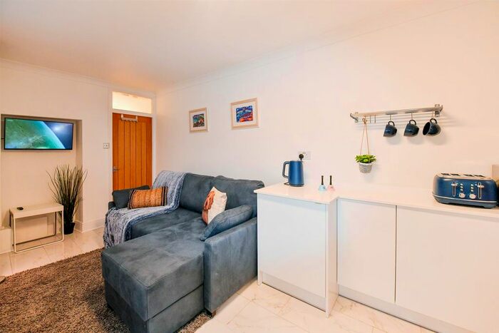 1 Bedroom Flat To Rent In Mumbles Road, Mumbles, Swansea, SA3