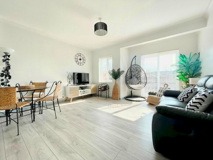 1 Bedroom Flat To Rent In Attwood Close, Cheltenham, GL51