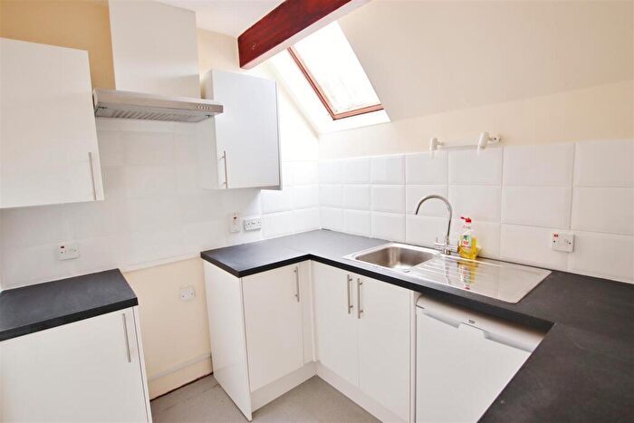 2 Bedroom Apartment For Sale In The Ropewalk, Bradford-On-Avon, BA15