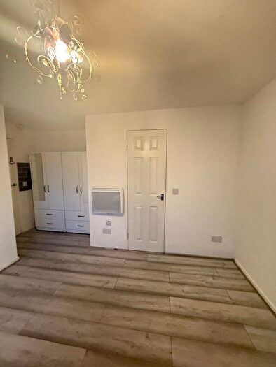 2 Bedroom Flat To Rent In Heaton Avenue, Romford, RM3
