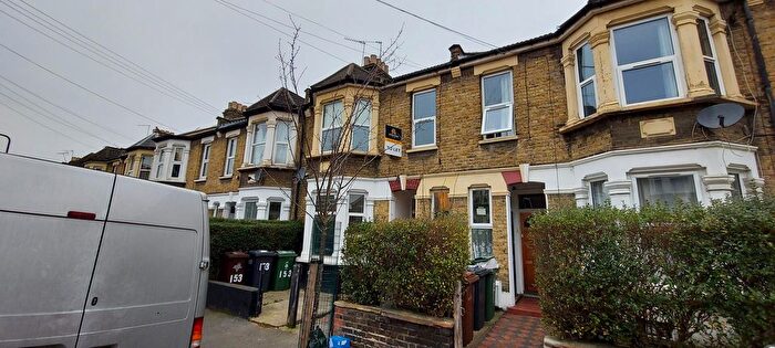 3 Bedroom Flat To Rent In Twickenham Road, Leytonstone, London, E11