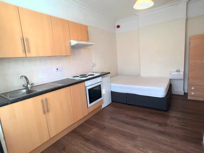 1 Bedroom Studio To Rent In Sheen Lane, London, SW14