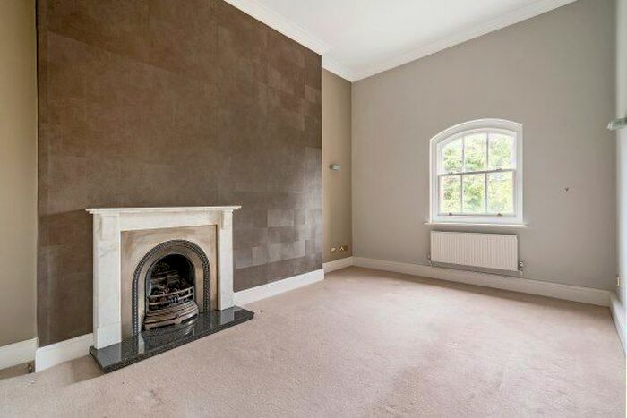 2 Bedroom Flat To Rent In Ellesmere Place, Walton-On-Thames, KT12