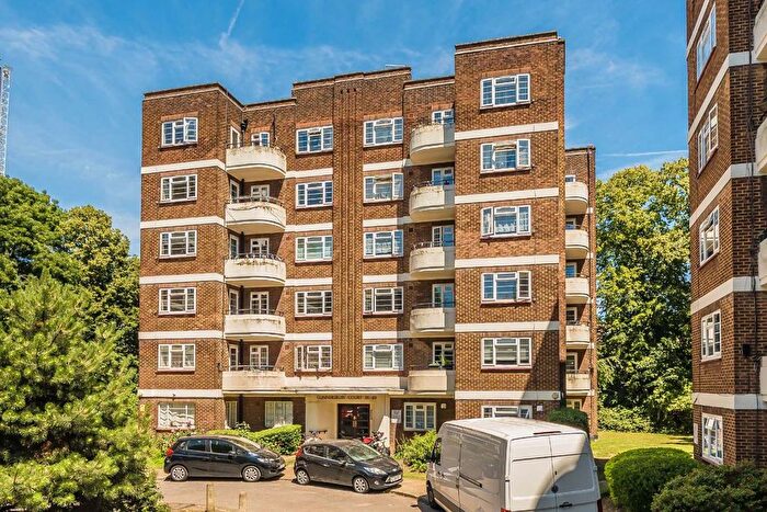 2 Bedroom Flat For Sale In Bollo Lane, Acton, W3