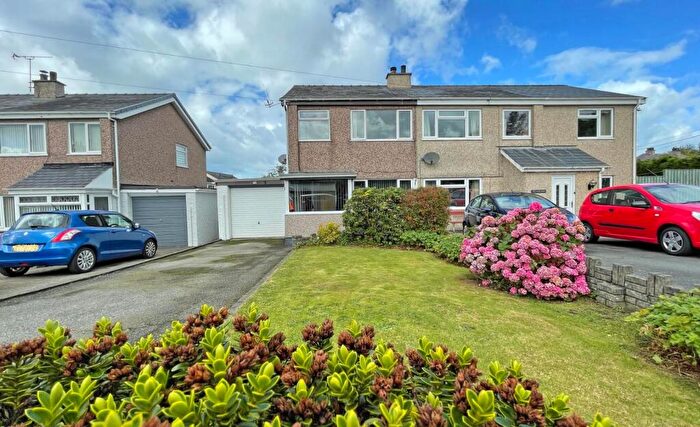 3 Bedroom Semi-Detached House For Sale In Cae Sarn, Groeslon, Caernarfon, LL54