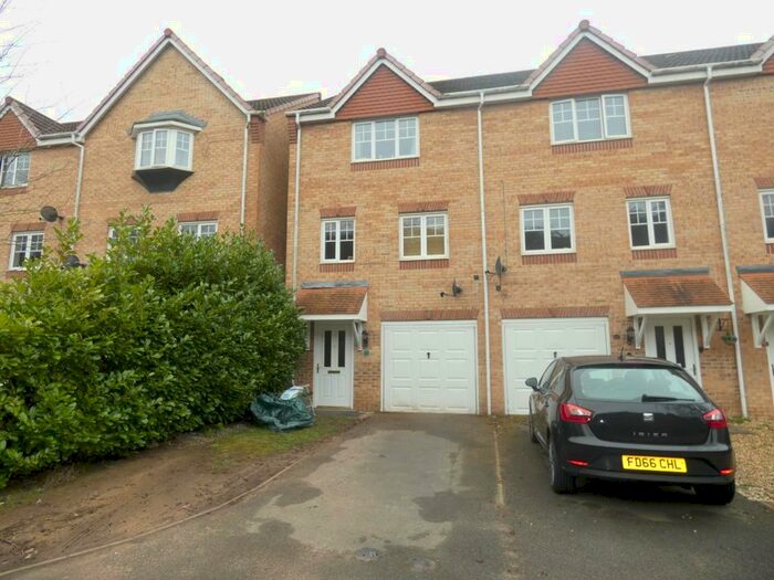 3 Bedroom Property To Rent In Cairngorm Drive, Berry Hill, Mansfield, NG18