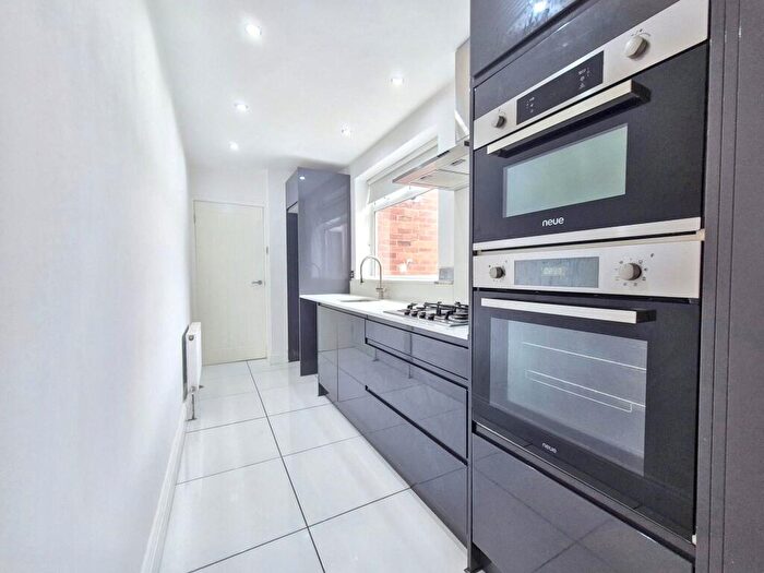 3 Bedroom Flat To Rent In Lemon Street, South Shields, Tyne And Wear, NE33