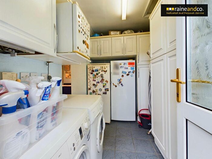 2 Bedroom Detached Bungalow For Sale In Fairview, Potters Bar, EN6