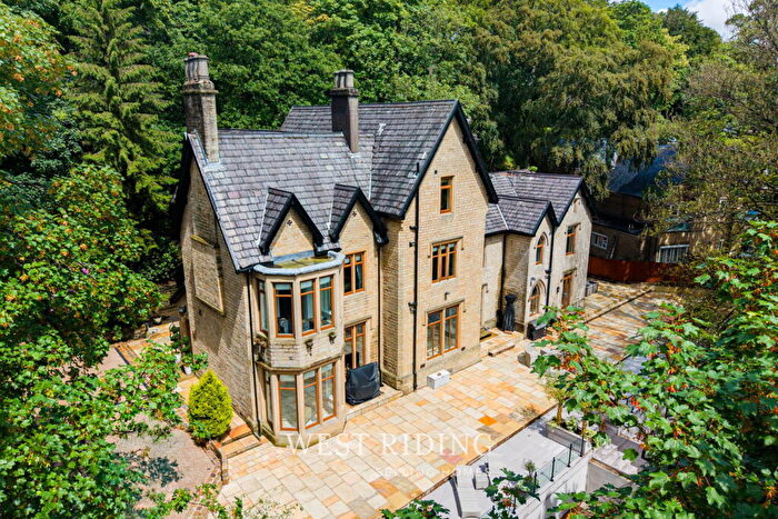 7 Bedroom Manor House For Sale In Oaklands House, Oldham Road, Grasscroft, Saddleworth, OL4