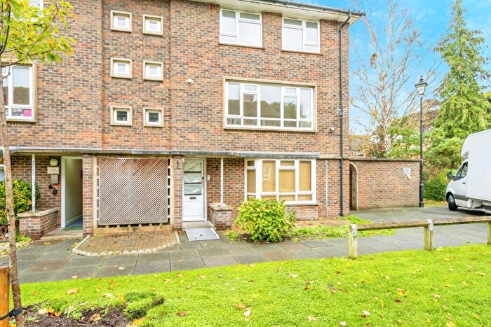 3 Bedroom Flat For Sale In Tower Close, Chichester, West Sussex, PO19