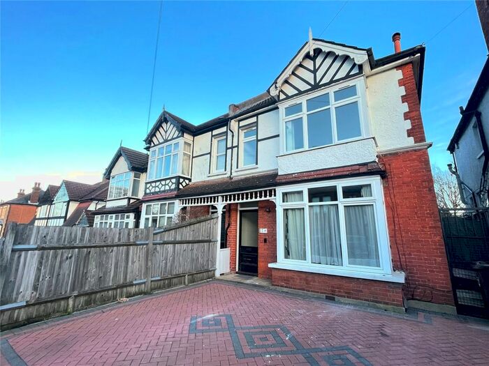 2 Bedroom Flat To Rent In Onslow Gardens, Wallington, Surrey, SM6