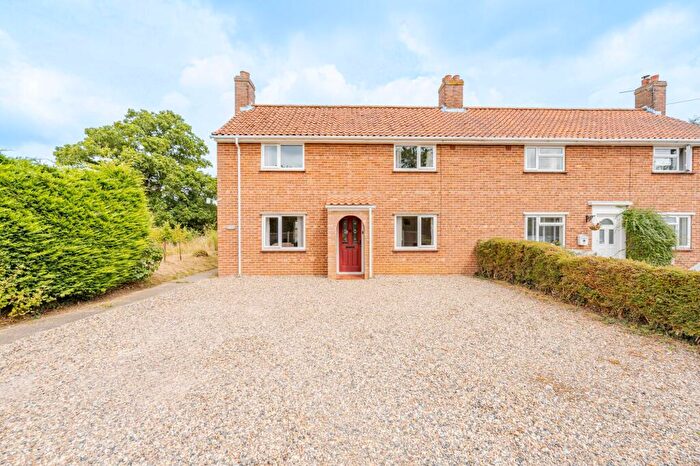 3 Bedroom Semi Detached House For Sale In Gissing Road, Burston, IP22