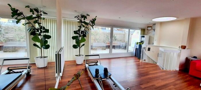 3 Bedroom Property To Rent In Hippodrome Mews, London, W11