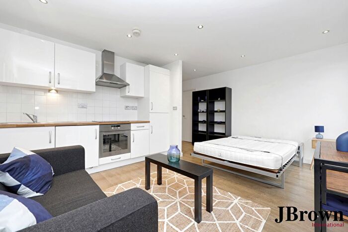Studio To Rent In Carillon Court, London, E1