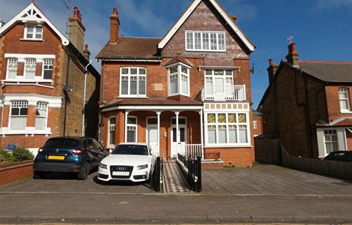 1 Bedroom Flat To Rent In Granville Road, Broadstairs, Kent, CT10