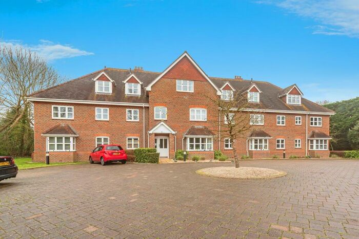 2 Bedroom Apartment For Sale In Reading Road, Sherfield-On-Loddon, Hook, RG27